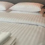 Queen Size Bed - Obok Manufaktury W Centrum Lodzi - Parking Gratis!!! Lodz