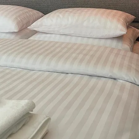 Queen Size Bed - Obok Manufaktury W Centrum Lodzi - Parking Gratis!!! Lodz